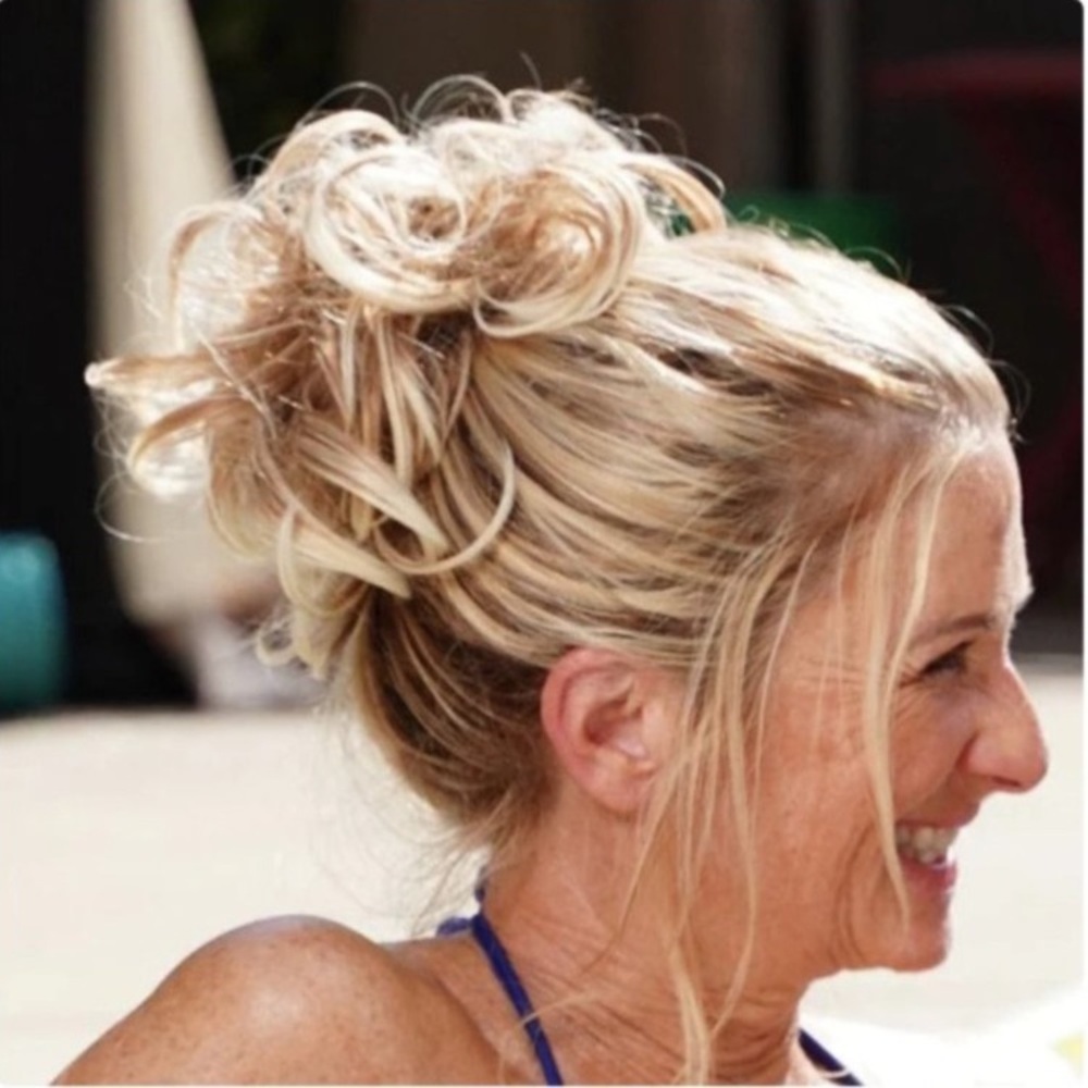 COPY - Juva Bun curly bun Medium Blonde